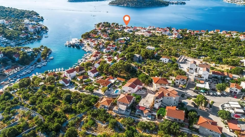 Property building, Bird's eye view, Beach, Location