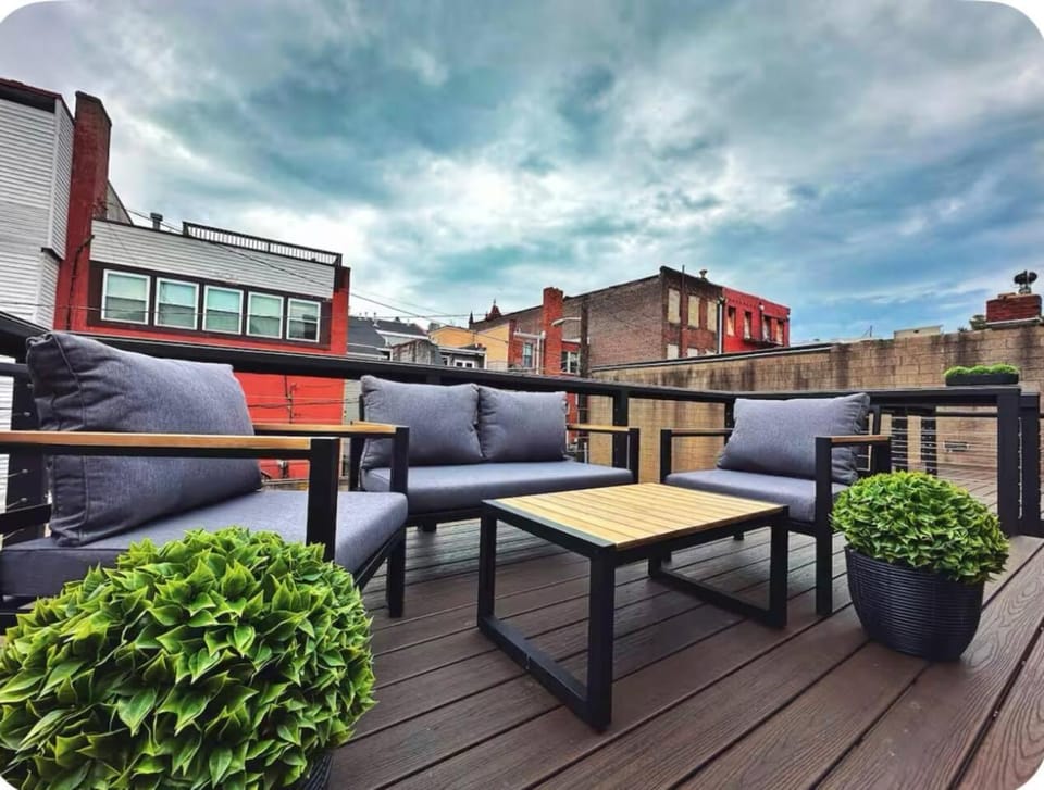 KING BED •Private Patio&Parking•Sophisticated Stay Apartment in Pittsburgh