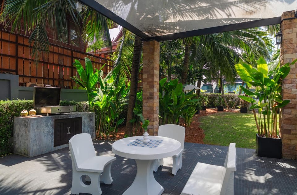 BBQ facilities, Garden, Seating area