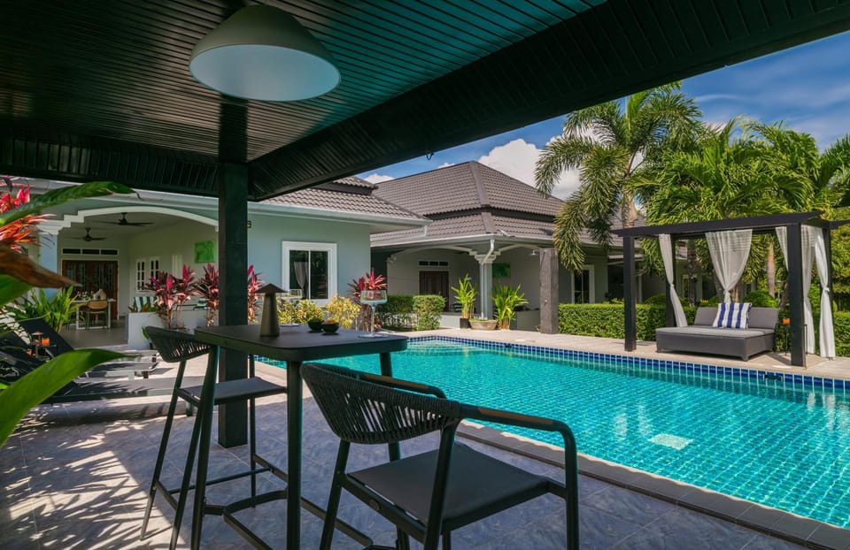 Lounge or bar, Swimming pool