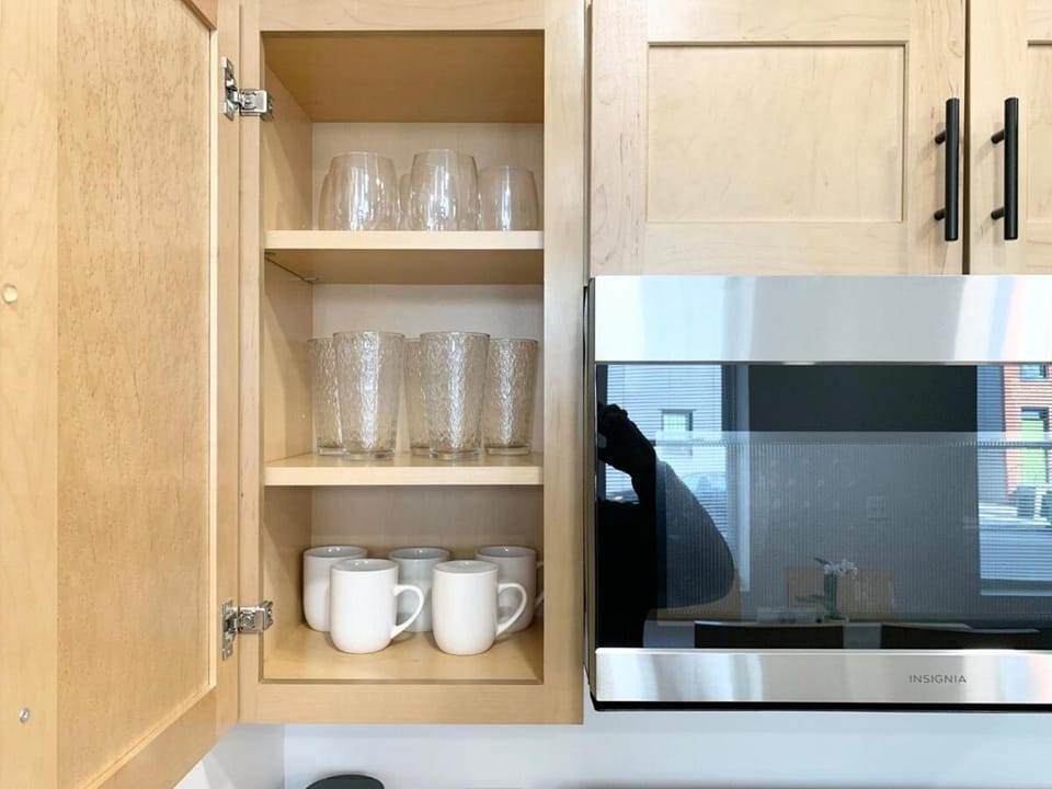 Coffee/tea facilities, Kitchen or kitchenette, microwave, stove