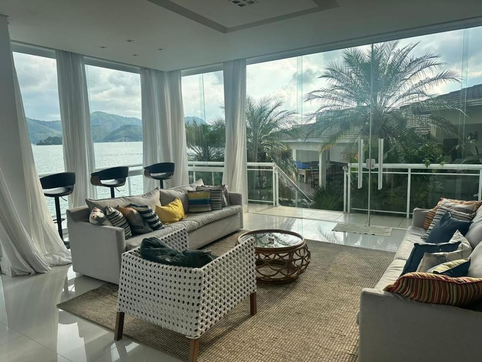 Mansão luxuosa beira-mar, Caieira Villa in Angra dos Reis