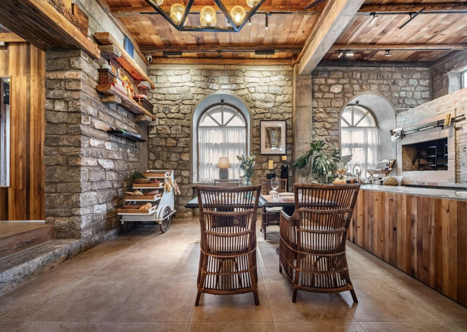 Restaurant/places to eat, Kitchen or kitchenette, Seating area, Dining area, Communal kitchen, kitchen