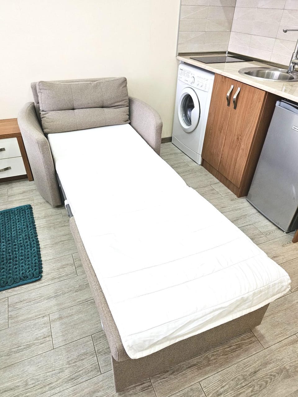 Bed, Living room, Photo of the whole room, Seating area, Bedroom, washing machine