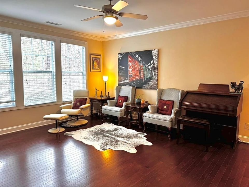 Living room, Seating area
