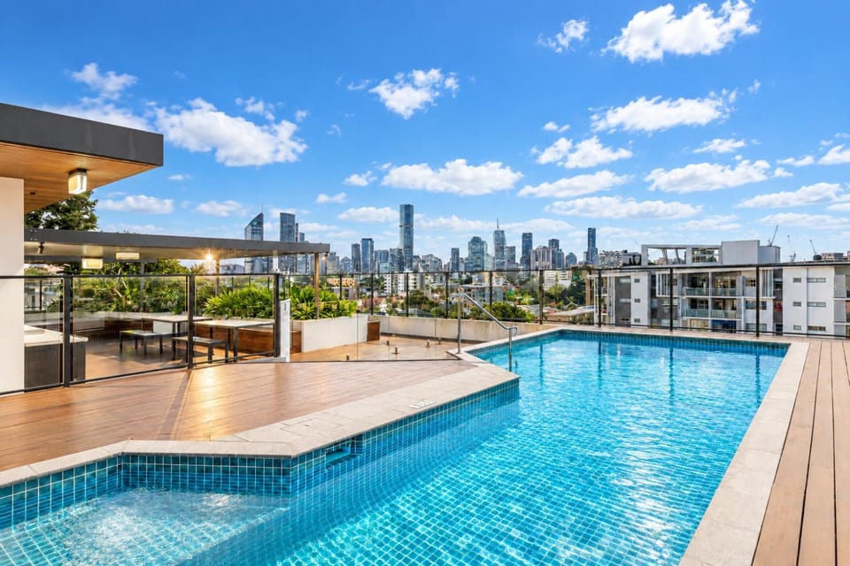 City view, Swimming pool, sunbed