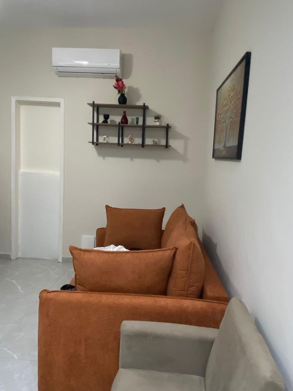 TV and multimedia, Living room, Seating area, air conditioner