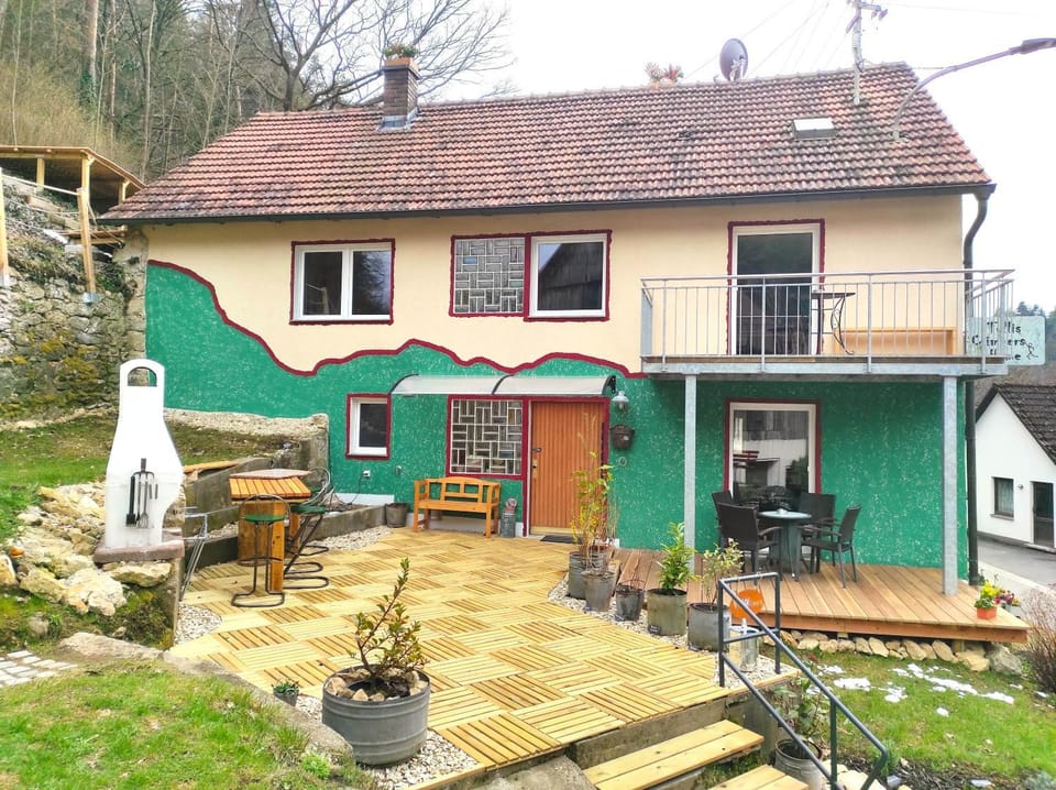 Property building, Facade/entrance, BBQ facilities, Balcony/Terrace