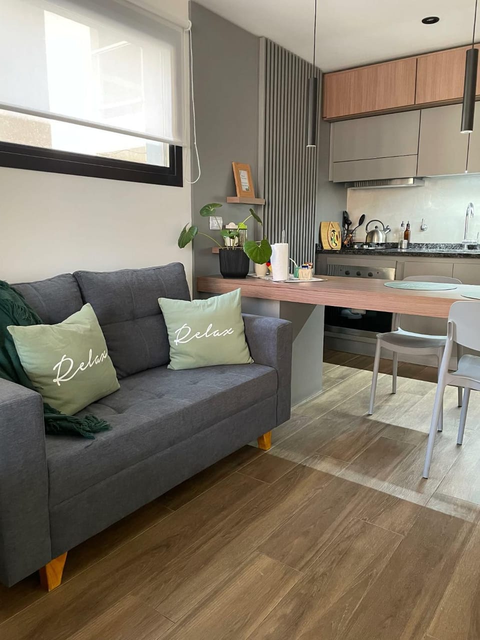 Coffee/tea facilities, Kitchen or kitchenette, Seating area