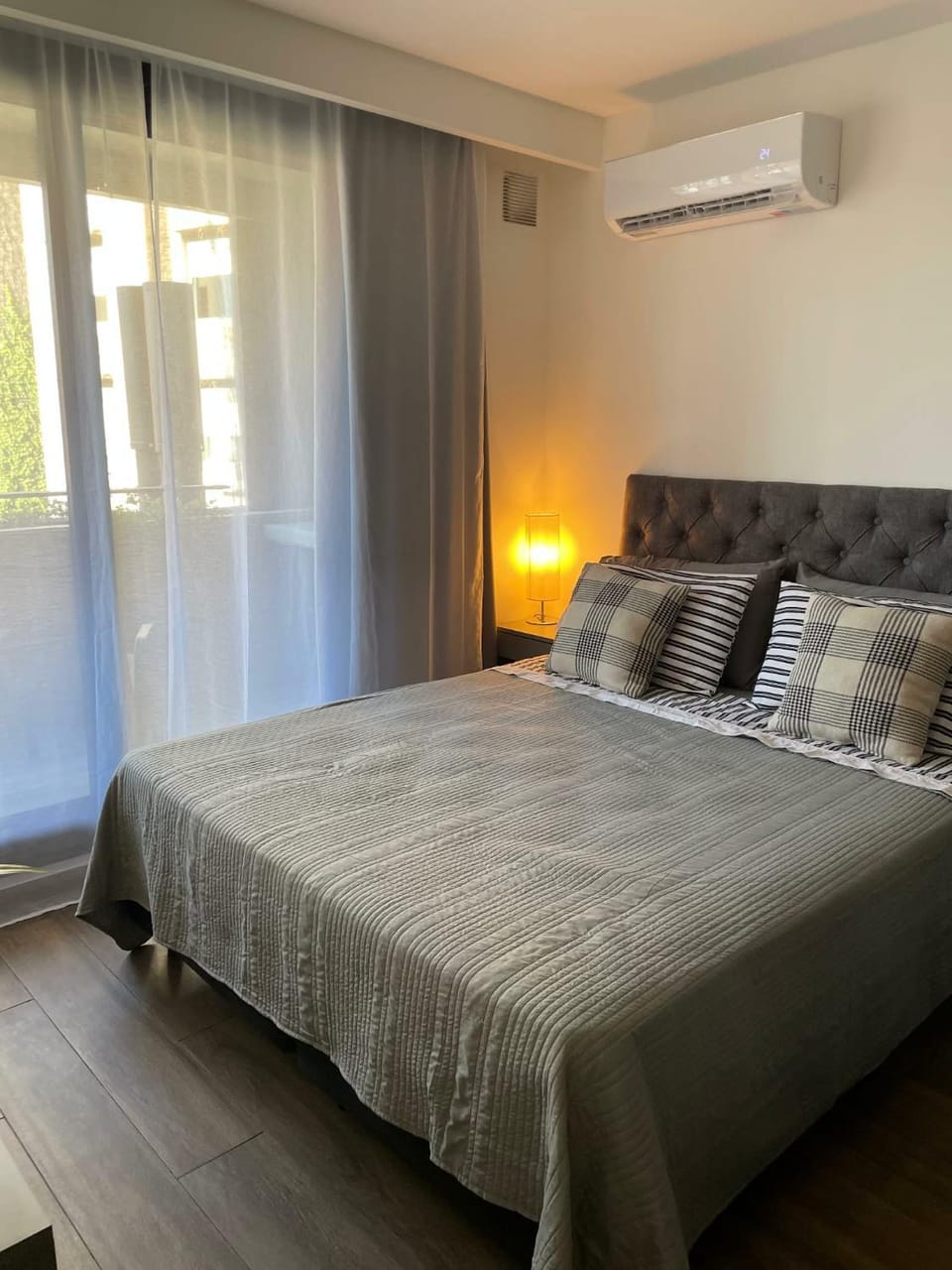 Photo of the whole room, air conditioner
