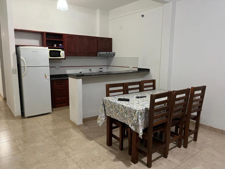 Kitchen or kitchenette, minibar