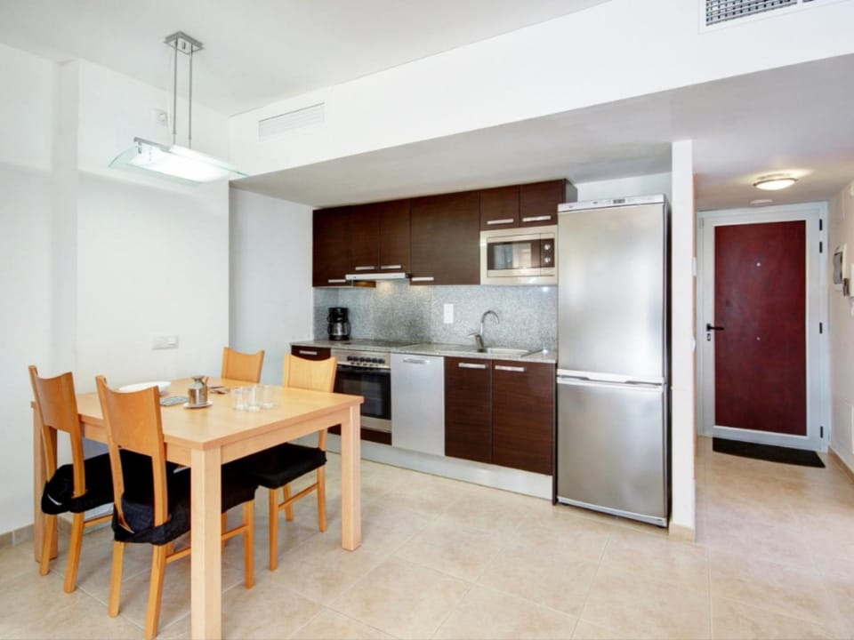 Apartamento Familiar con Parking y Aire Acondicionado en Roses - ES-258-180 Apartment in Roses