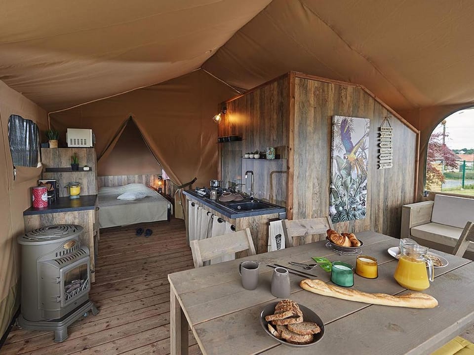 Cabane 34m² avec terrasse sur pilotis, 2 chambres, cuisine équipée - API-1-52-1497 Campground/ 
RV Resort in Provence-Alpes-Côte d'Azur
