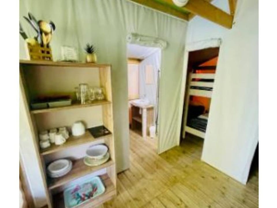 Lodge 22m² avec Terrasse - Pour 5 Personnes - API-1-52-1500 Campground/ 
RV Resort in Occitanie