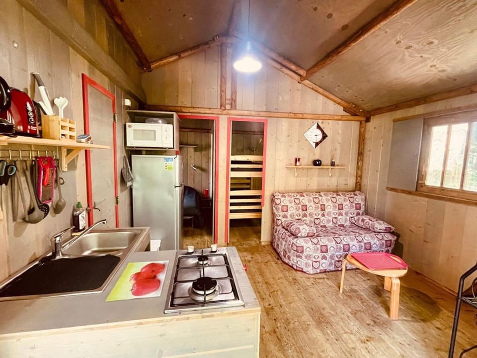 Cabane sur pilotis avec terrasse au calme - API-1-52-1502 Campground/ 
RV Resort in Occitanie