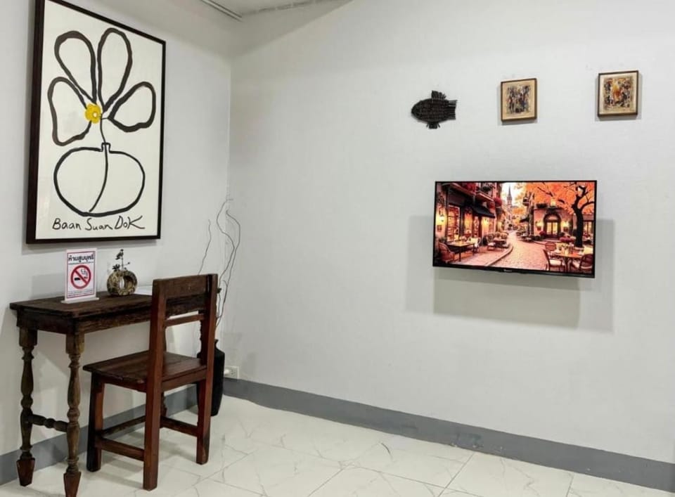 Near the old town Japanese style 2 bedrooms cooking allowed best choice for travel free parking near the old town near Nimman Road free airport pick up over 1 week reservation Villa in Chiang Mai