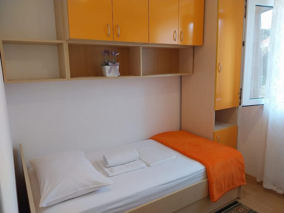 Apartment and rooms Hvar Vijola Bed and Breakfast in Hvar