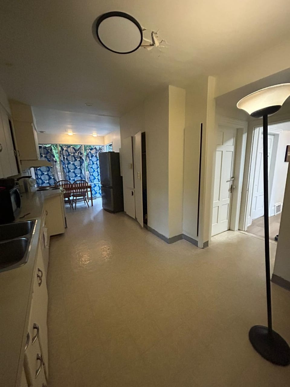 Budget Vancouver Stay - Airport & Downtown 10 & 15 Min, Free Parking & Fast Wifi Vacation rental in Vancouver