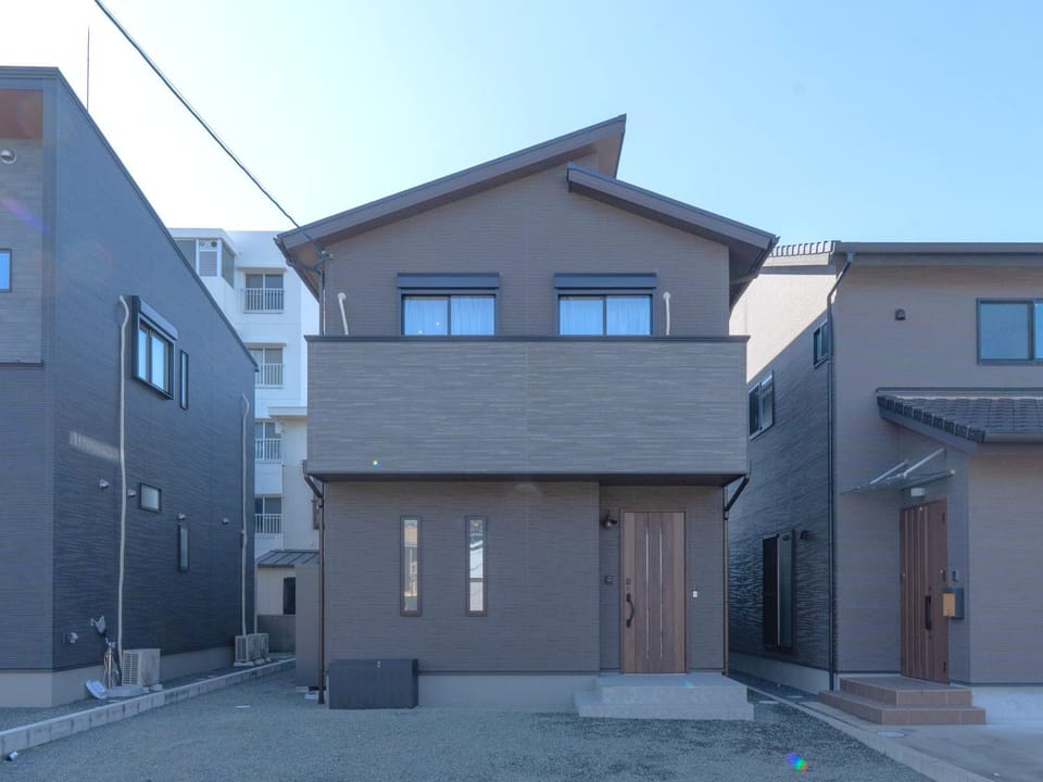Property building, Day, Neighbourhood