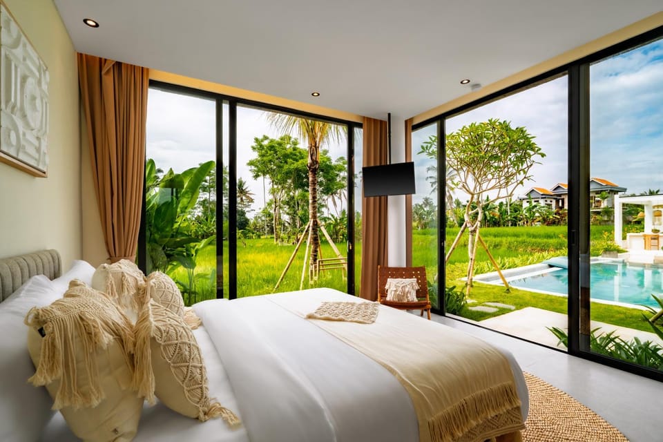 Bed, Bedroom, Garden view, Pool view, Swimming pool