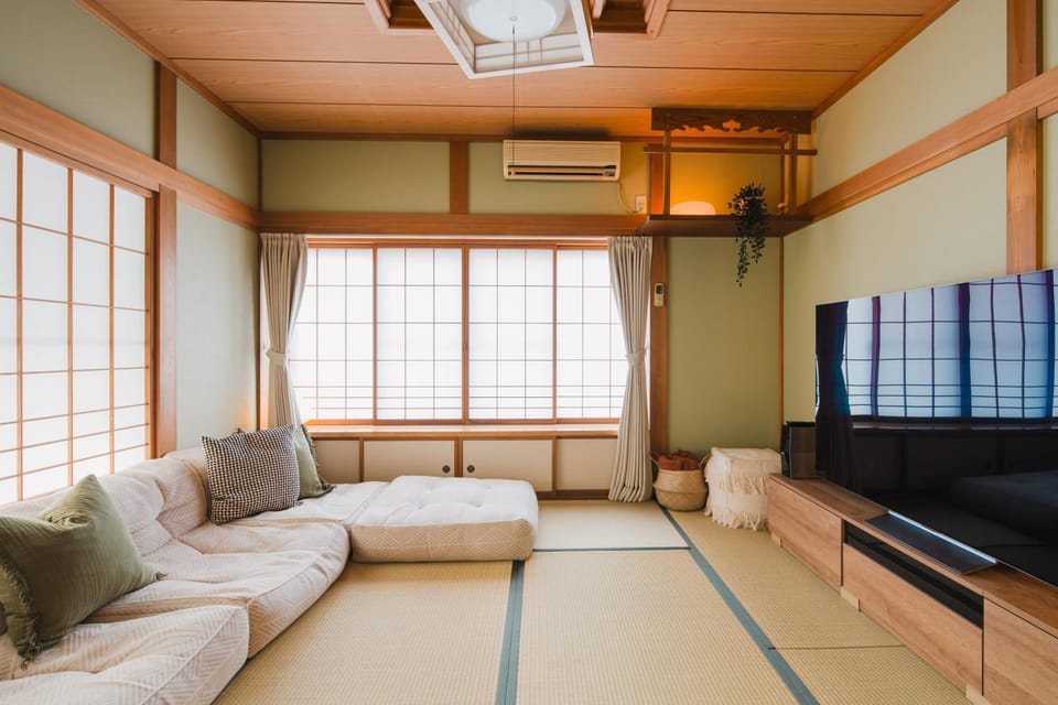Communal lounge/ TV room, TV and multimedia, Living room, Family