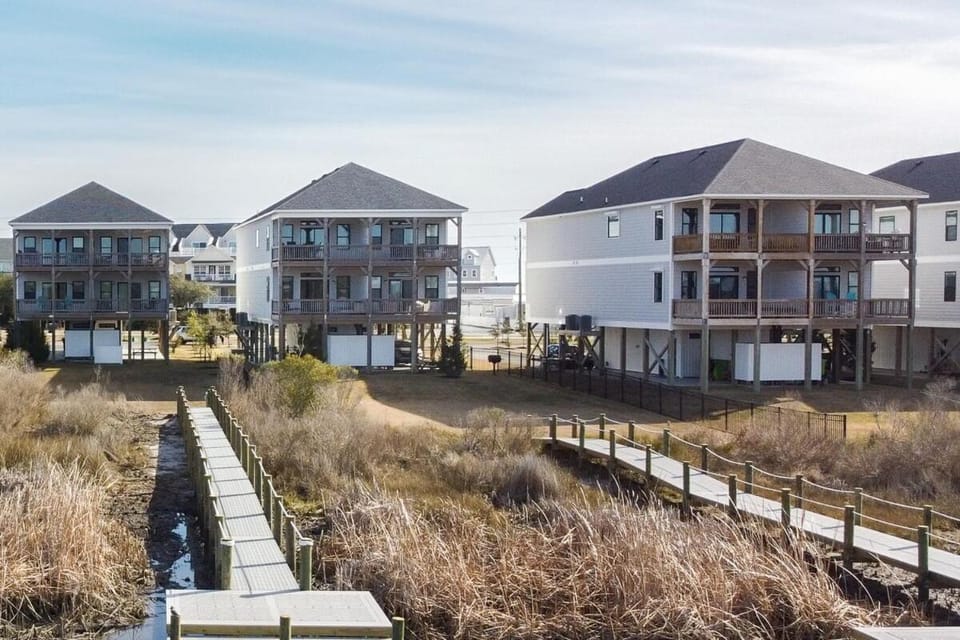 Surf City Sunsets- Private Dock Sound Retreat Apartment in Surf City