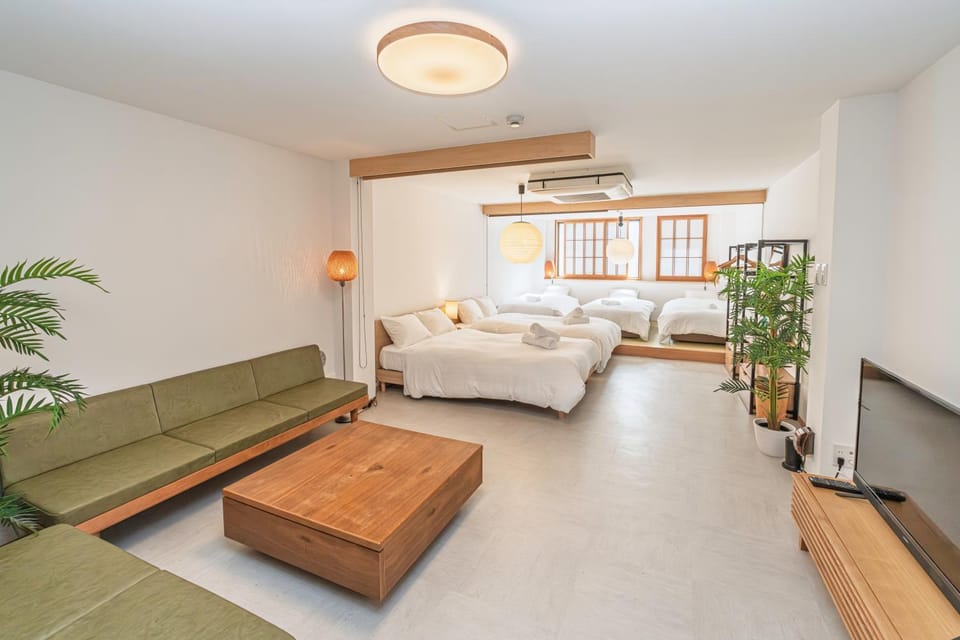 Bed, Living room, Photo of the whole room, Bedroom, air conditioner
