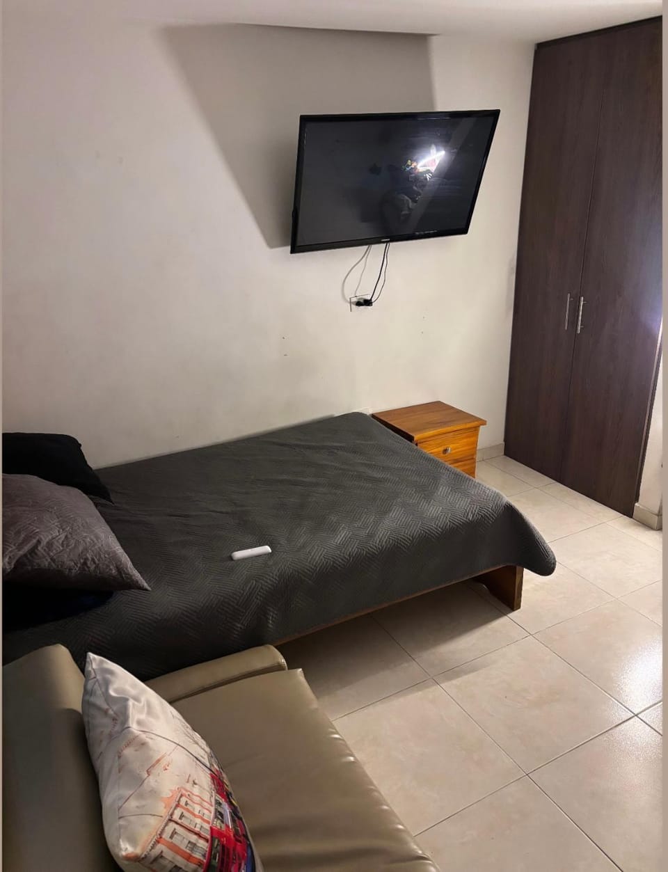 Aparta estudio hasta para 4 personas Max Apartment in Medellin