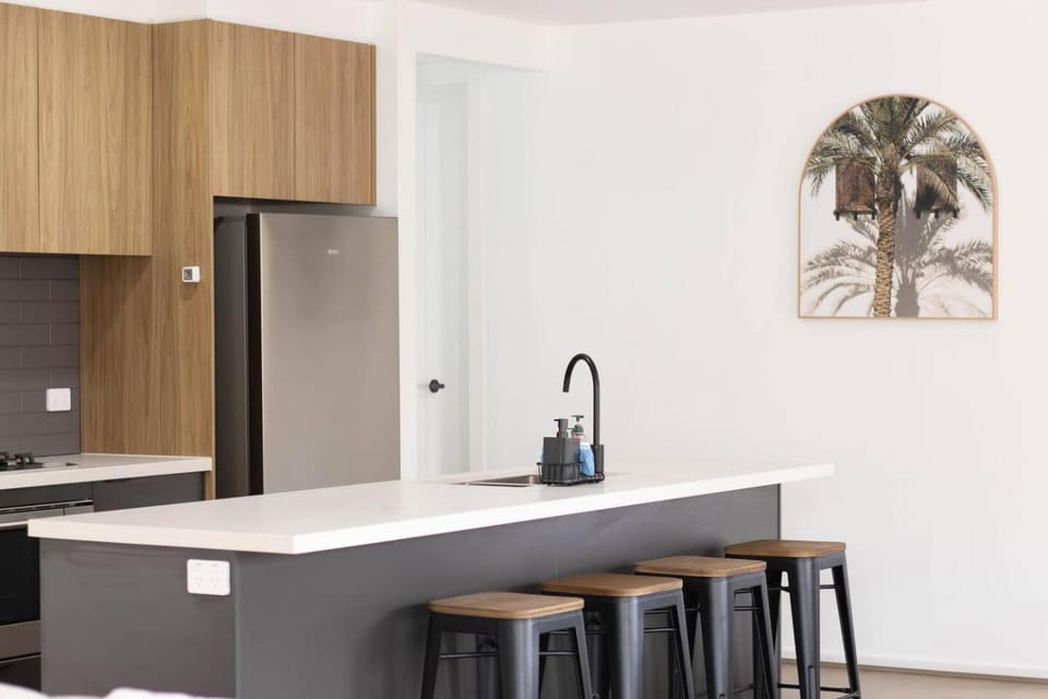 The Modern on Longley - 4 Bedroom Townhouse House in Ballarat