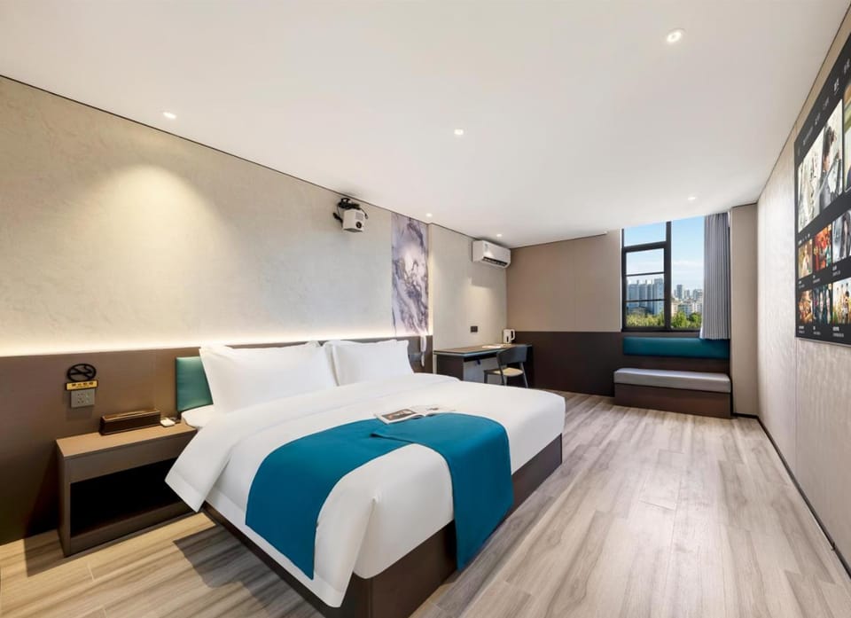 Bed, TV and multimedia, Photo of the whole room, Seating area