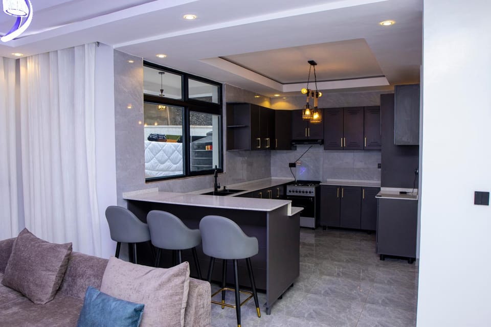 Kitchen or kitchenette, minibar