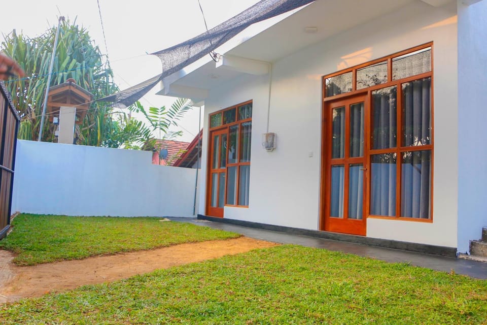 Property building, Day, Garden, Garden view