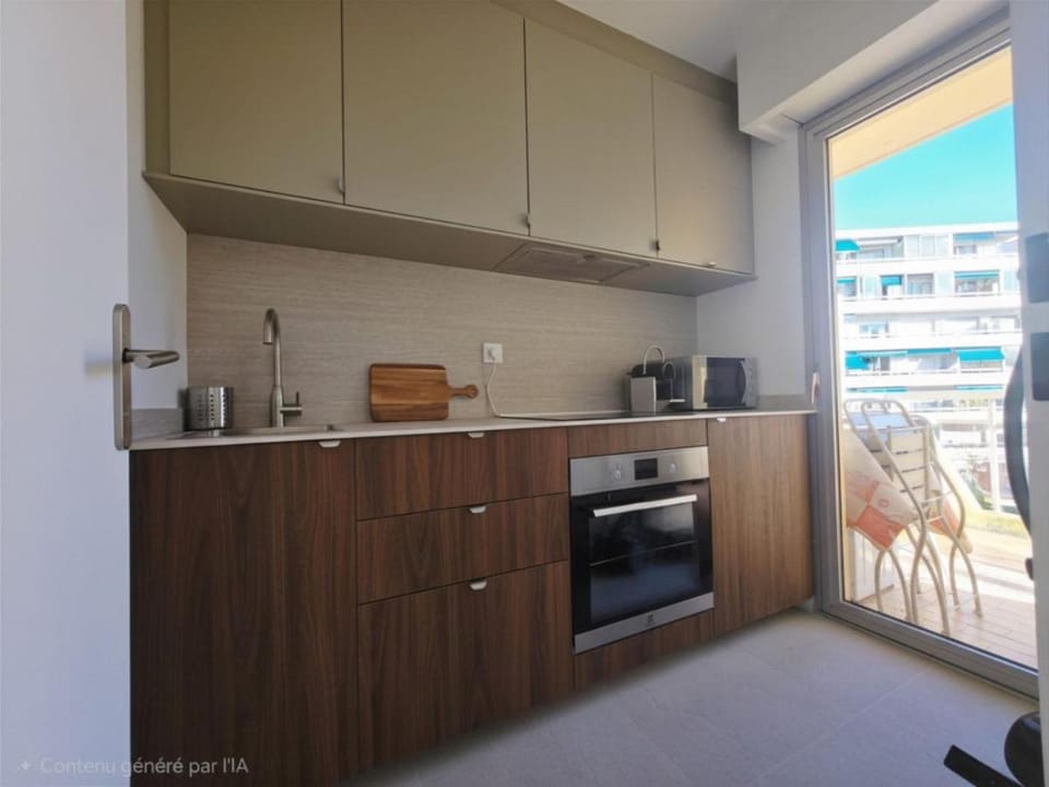 Coffee/tea facilities, Kitchen or kitchenette, oven, stove, toaster