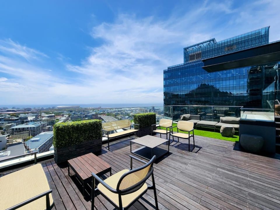 The Blue Horizon- 2810- 16 on Bree Apartment in Cape Town