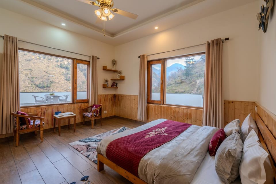 Bed, View (from property/room), Photo of the whole room, Seating area, Bedroom, Mountain view