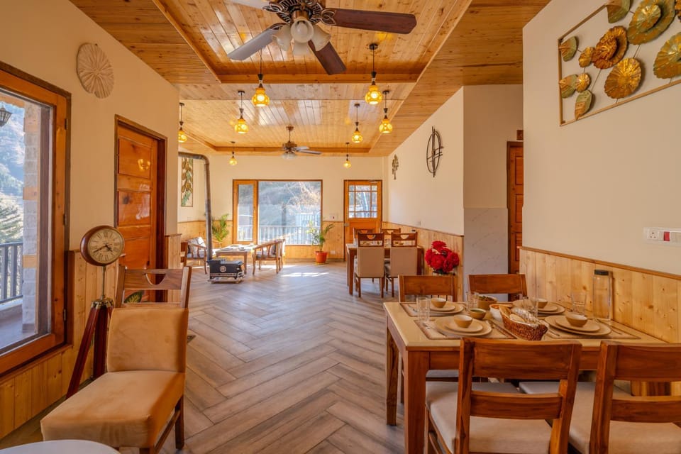 View (from property/room), Seating area, Dining area