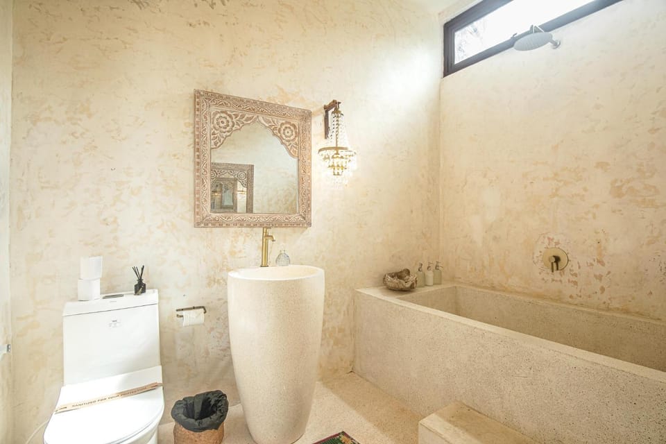 Chic 3BR Mediterranean Haven, Heart of Uluwatu Villa in Bali