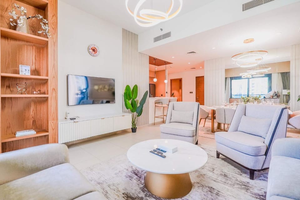 TV and multimedia, Living room, Seating area, Evening entertainment