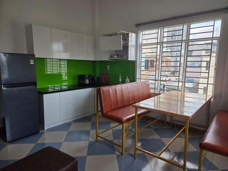 Kitchen or kitchenette, Living room, Seating area, Dining area, pet friendly, stove