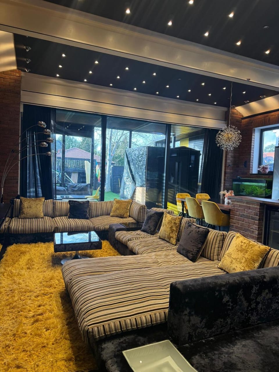 Living room, Seating area