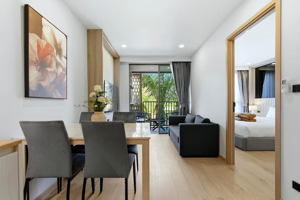 TV and multimedia, Living room, Photo of the whole room, Seating area, Dining area, Bedroom
