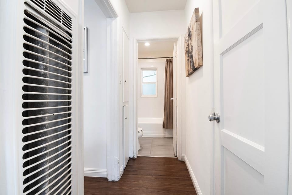 Affordable 1BR apt near Beverly Hills Apartment in Beverly Hills