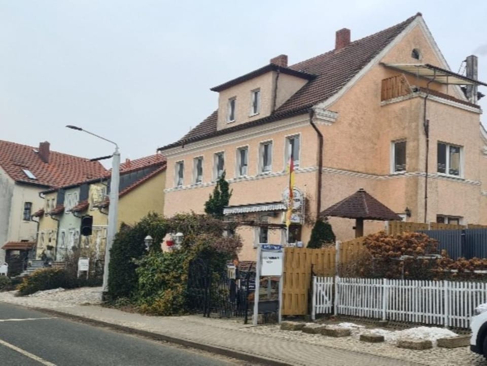 Property building, Neighbourhood, Street view, Location