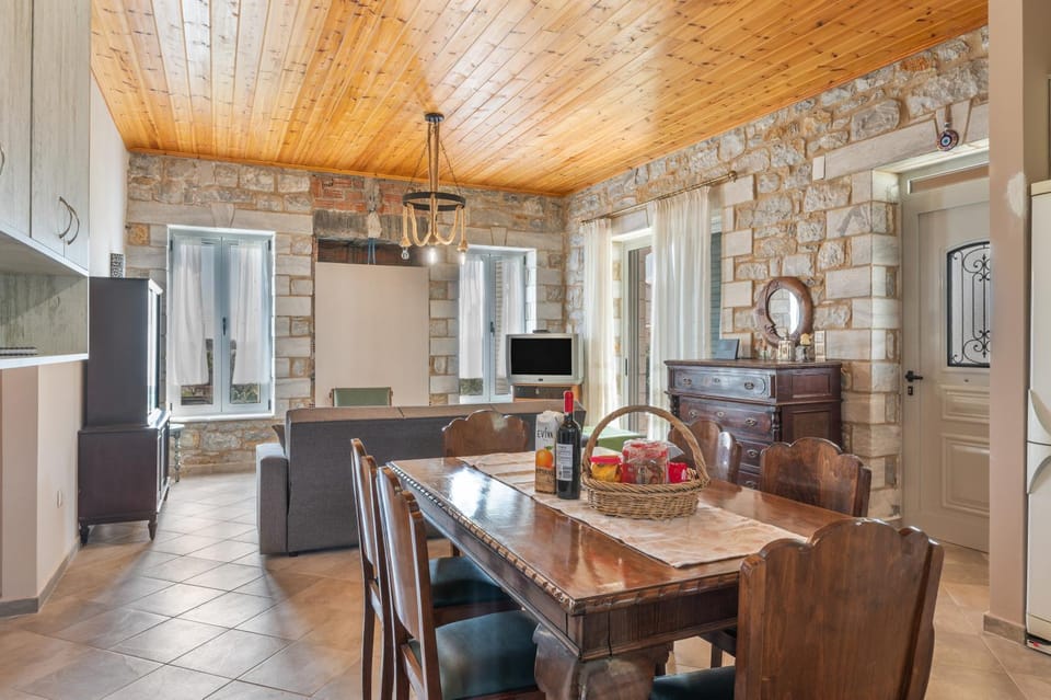 Property building, Kitchen or kitchenette, Living room