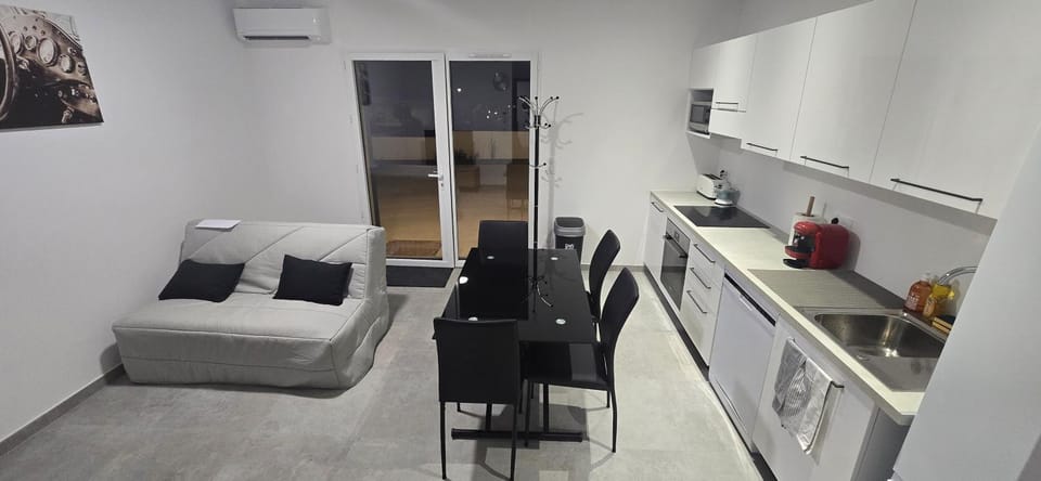 Appartement neuf 4 personnes RDC villa Apartment in Belgodère