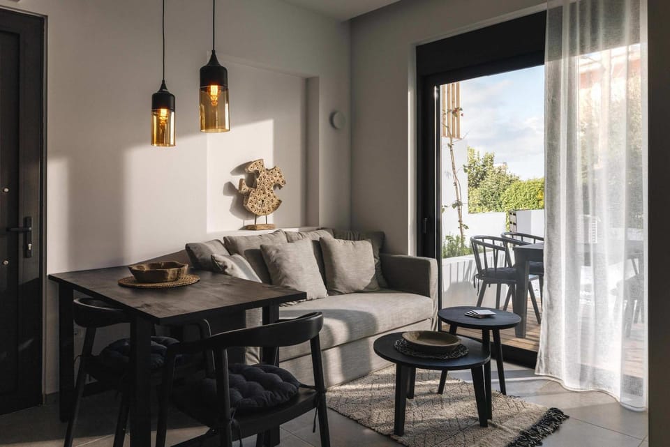 Day, Living room