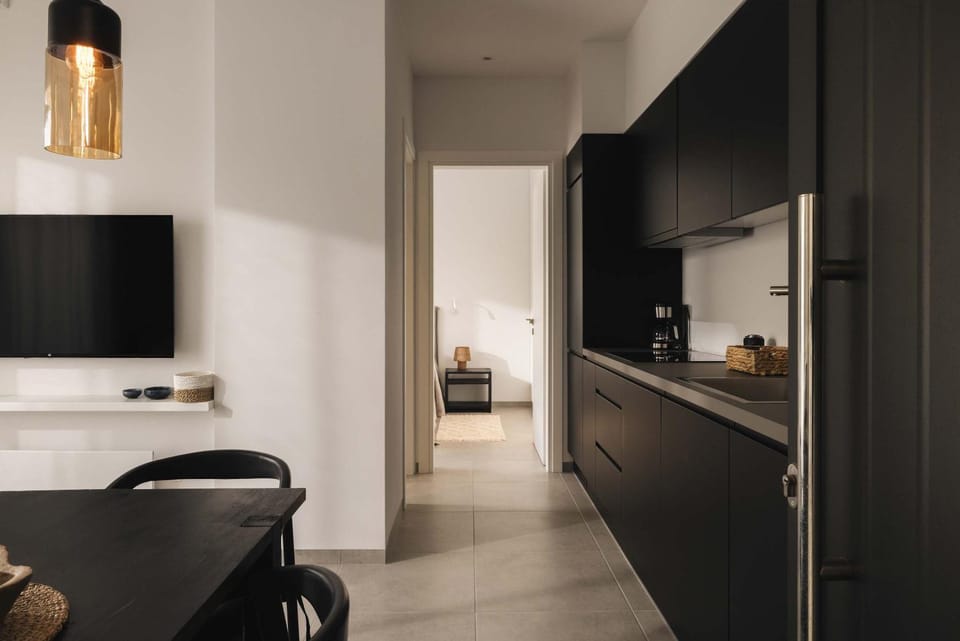 TV and multimedia, Kitchen or kitchenette, Living room, Seating area, Dining area