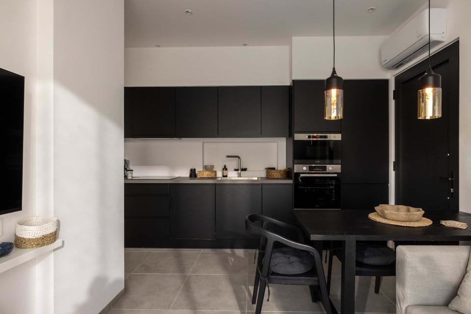 Dining area, kitchen