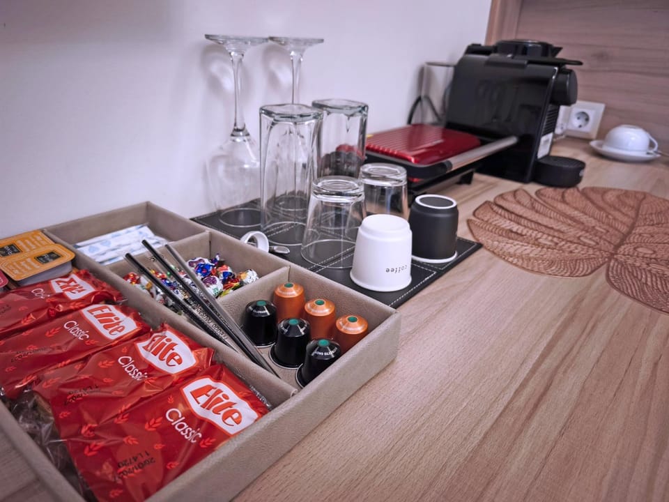Coffee/tea facilities, Breakfast