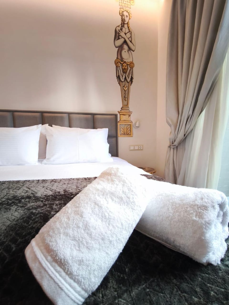 Bed, Bedroom, towels